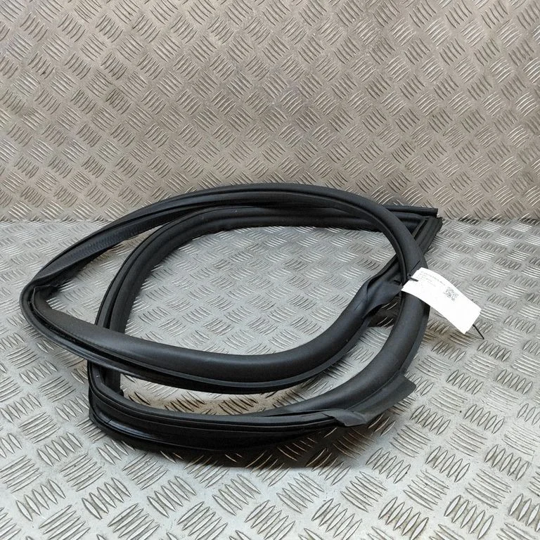 Kupee esiukse tihend – Porsche 911 992 (2019-)