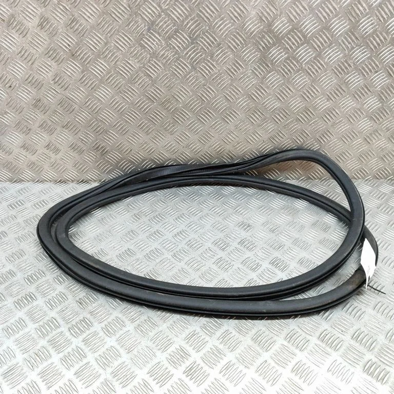 Blīvgumija (uz priekšējām durvīm) 11A867911B