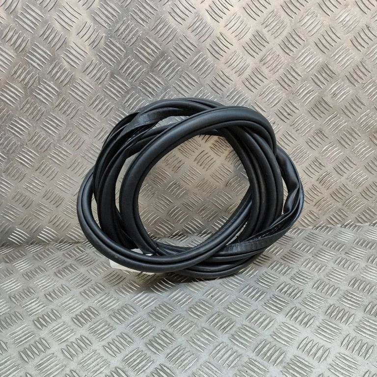 Rubber seal front coupe door – Volvo XC60 (2017-)