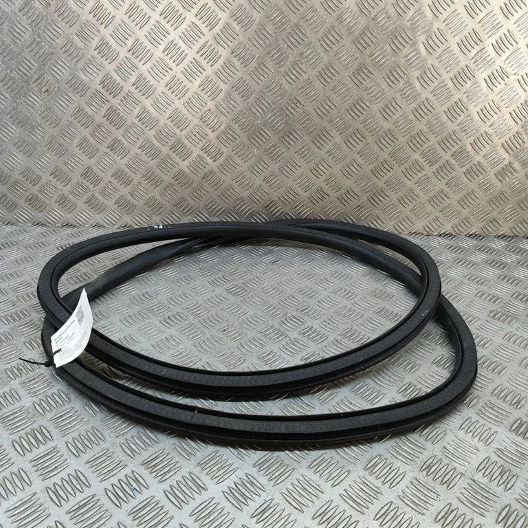 Blīvgumija (uz priekšējām durvīm) LJ6BS20708A