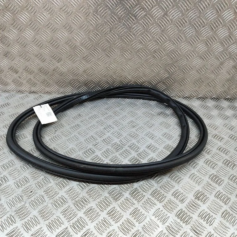 Blīvgumija (uz priekšējām durvīm) 32229226