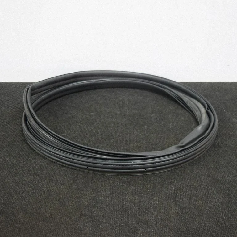 Rubber seal front coupe door – left