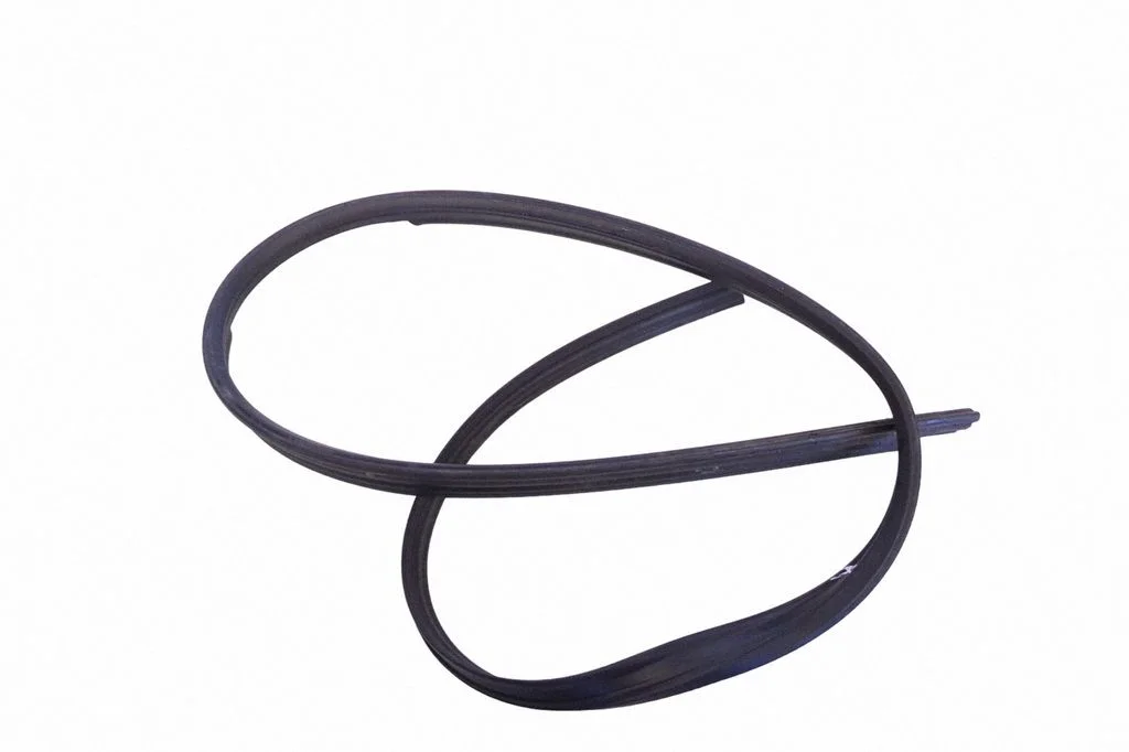 Blīvgumija (uz priekšējām durvīm) 4G8854543A
