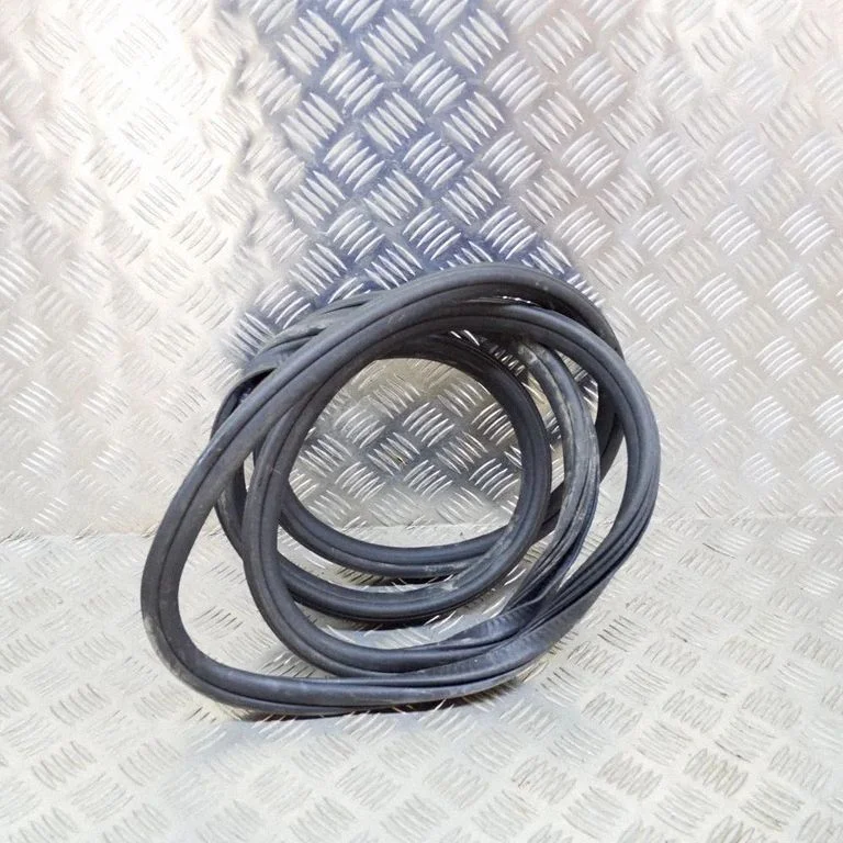 Rubber seal front coupe door – Porsche Macan (95B) (2019-)