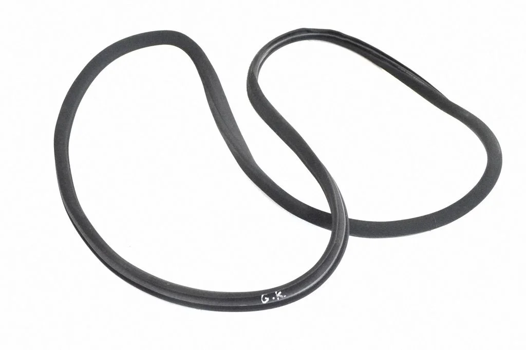 Rubber seal front coupe door – Mercedes-Benz S-Class W221 (2005-2013)