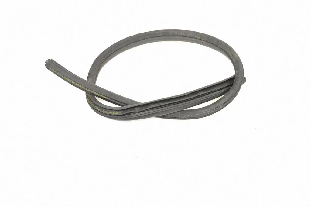 Blīvgumija (uz priekšējām durvīm) A1726970051