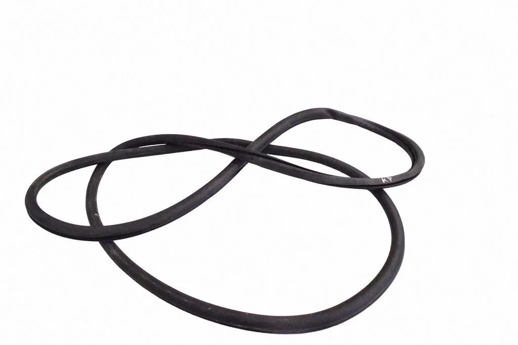 Rubber seal front coupe door – Volkswagen Touareg I (2002-2010)