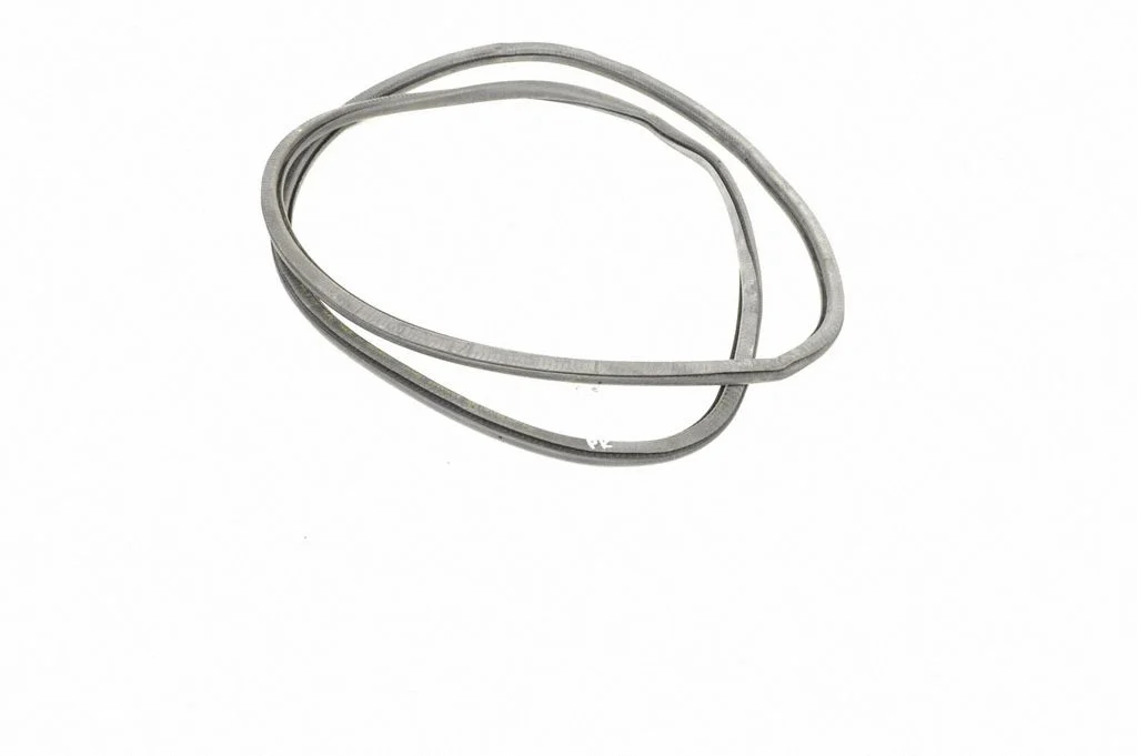 Blīvgumija (uz priekšējām durvīm) 7L0867365E