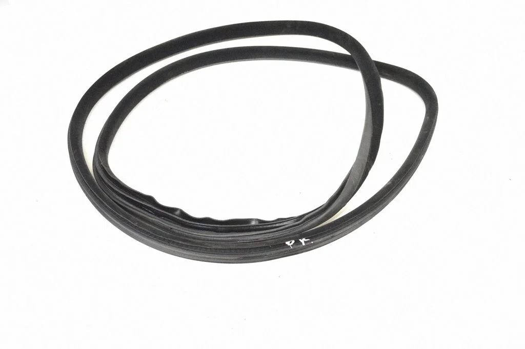 Rubber seal front coupe door – left