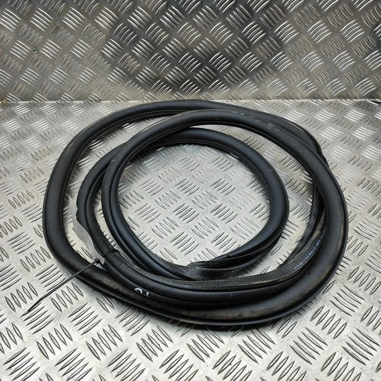 Esiukse tihend (ukse pool) 14A867911F