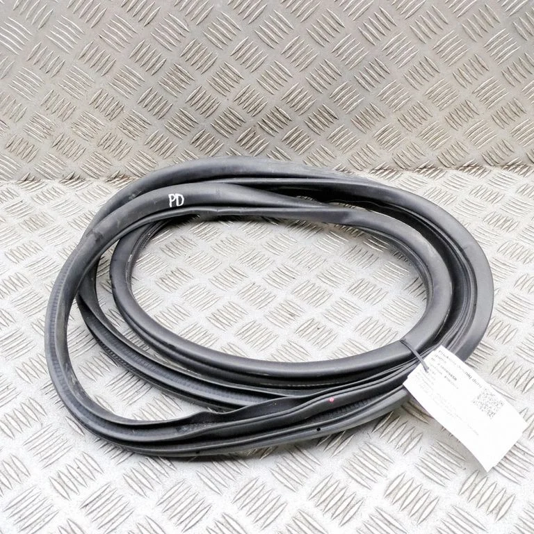 Priekšējā blīvgumija (uz durvīm) KBB368911A