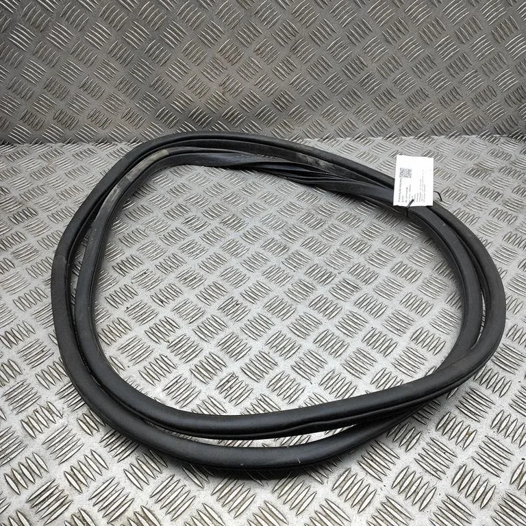 Priekšējā blīvgumija (uz durvīm) 82120C5000