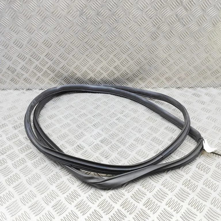 Priekšējā blīvgumija (uz durvīm) 82120K0000