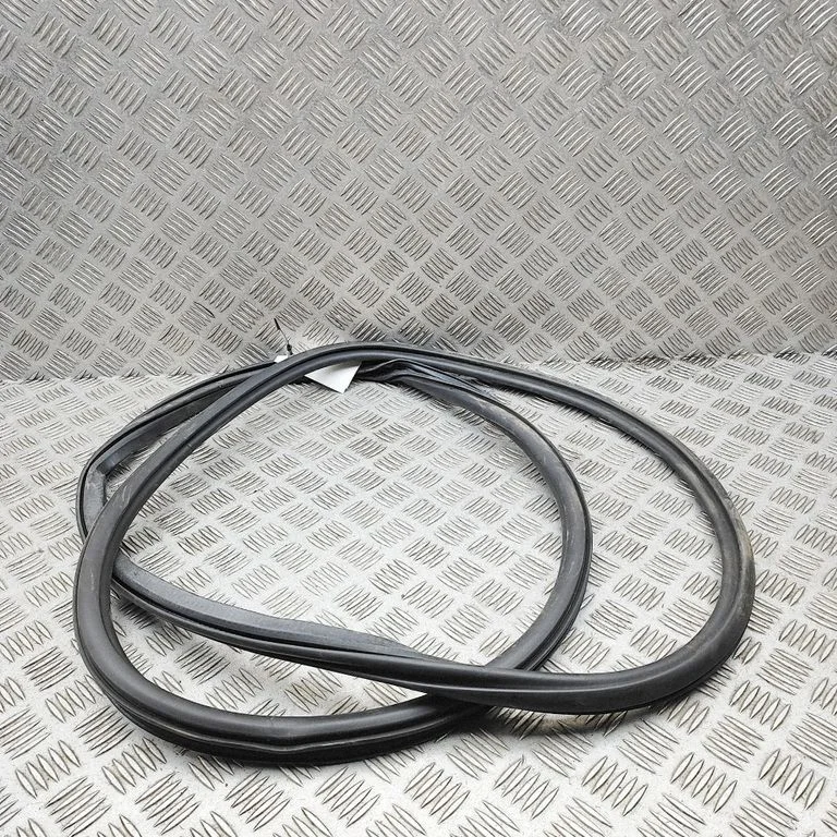 Rubber seal front door (on door) 4K0831721