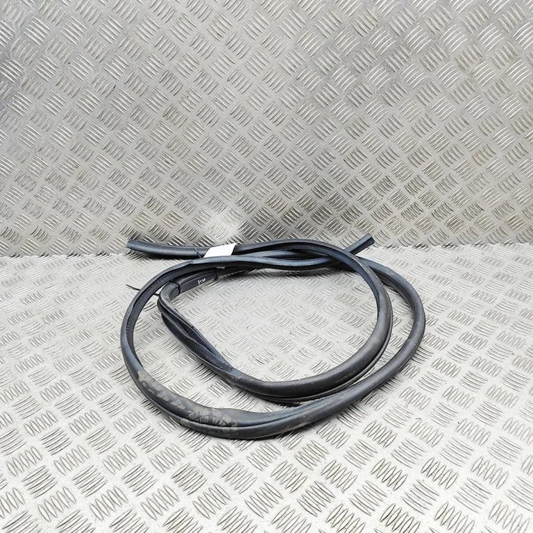 Esiukse tihend (ukse pool) 5725A312