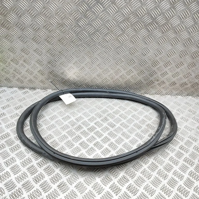 Priekšējā blīvgumija (uz durvīm) – Mercedes-Benz GLE klase W167 (2019-)