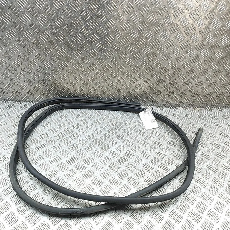 Priekšējā blīvgumija (uz durvīm) 808305SL0A