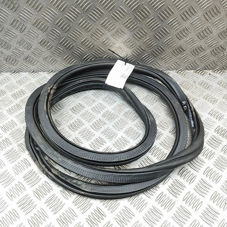 Esiukse tihend (ukse pool) 5A05896 – BMW 5-seeria G60 G61 (2023-)