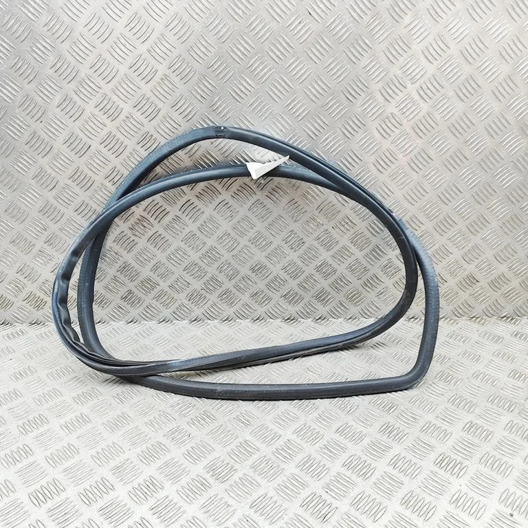 Priekšējā blīvgumija (uz durvīm) 769211EA0A