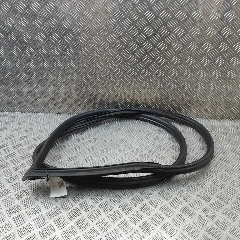 Priekšējā blīvgumija (uz durvīm) 997537076