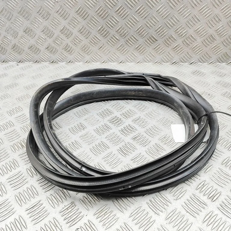 Esiukse tihend (ukse pool) 82140J7000