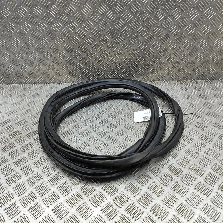 Esiukse tihend (ukse pool) – Volkswagen Multivan T6 (2015-)