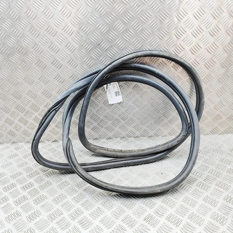 Priekšējā blīvgumija (uz durvīm) 1372884080