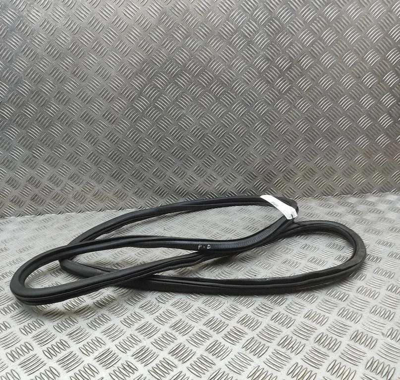 Rubber seal front door (on door) 85F831722