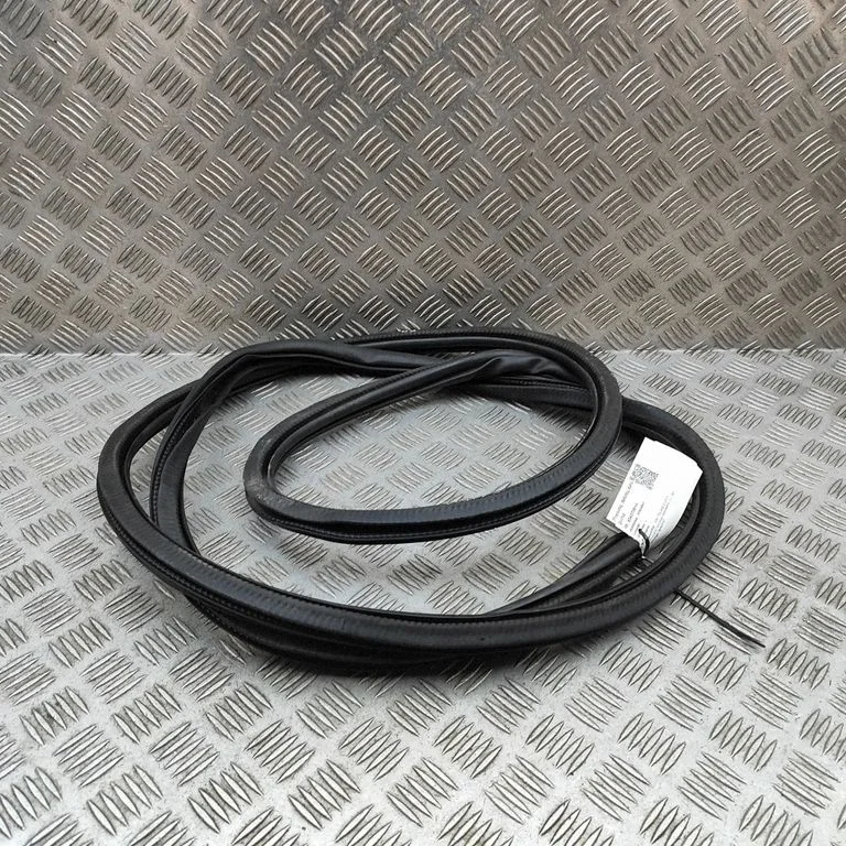 Priekšējā blīvgumija (uz durvīm) 760867911D