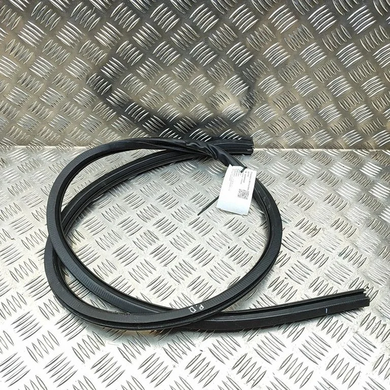Esiukse tihend (ukse pool) 6231124040 – Lexus RC (2014-)