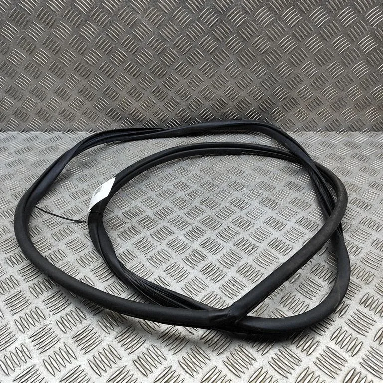 Esiukse tihend (ukse pool) 6786146030 – Lexus RZ (2023-)