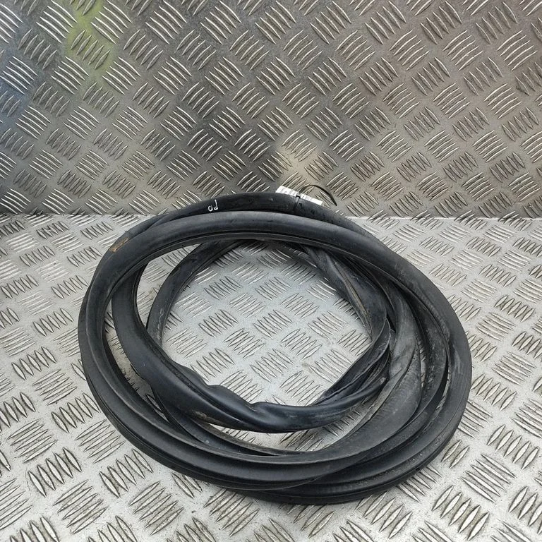 Priekšējā blīvgumija (uz durvīm) 821204H000