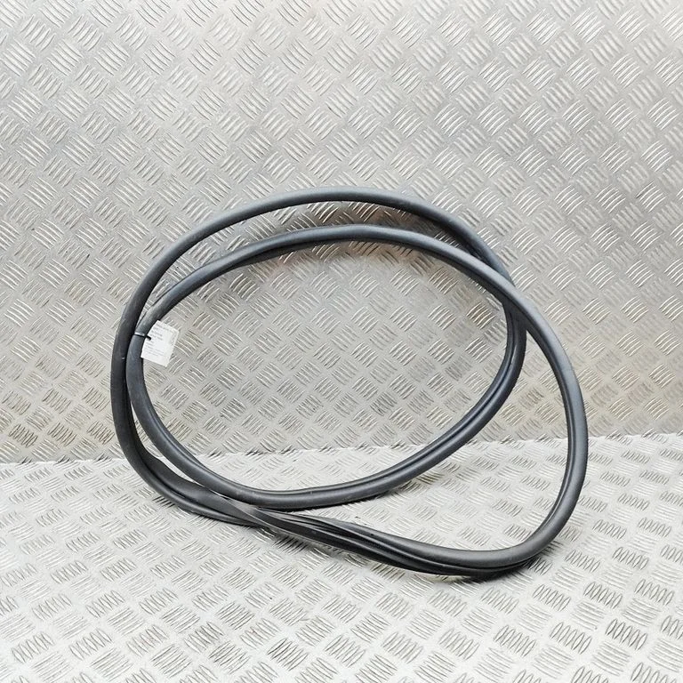 Esiukse tihend (ukse pool) 82120CU000