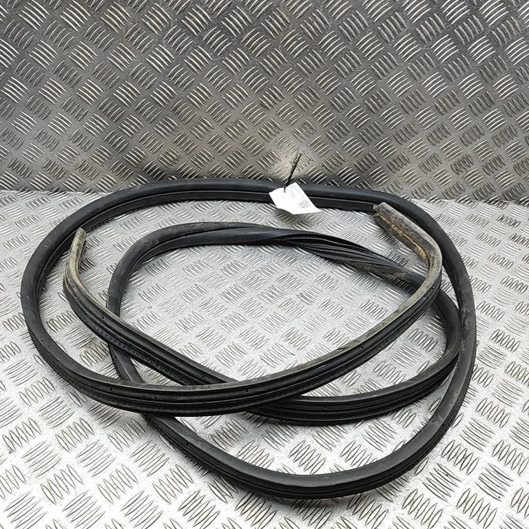 Priekšējā blīvgumija (uz durvīm) 504364956