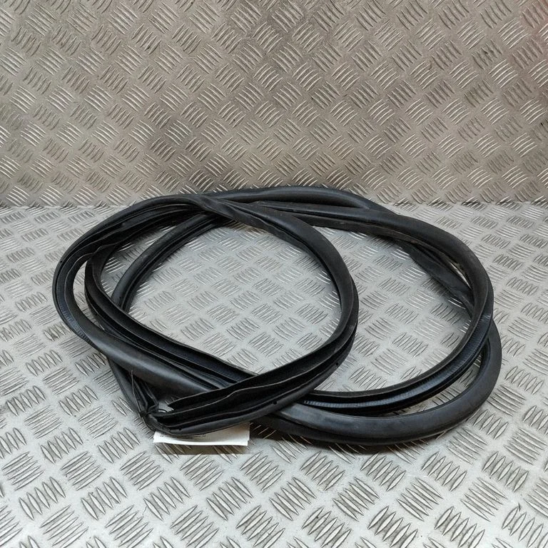 Esiukse tihend (ukse pool) DN4E58760A