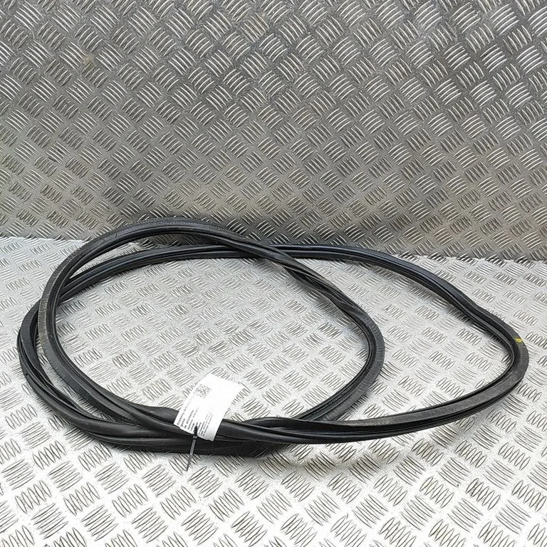 Esiukse tihend (ukse pool) 4L0831721