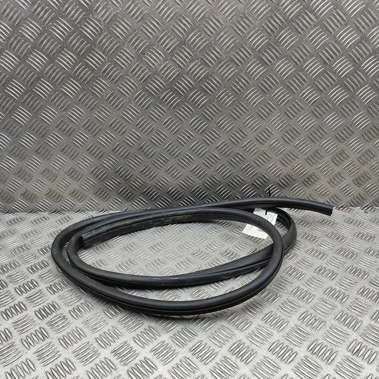 Priekšējā blīvgumija (uz durvīm) 63527SJ001