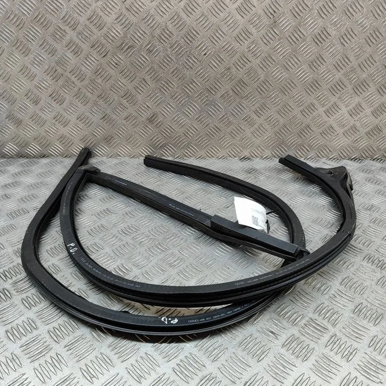 Rubber seal front door (on door) 4G8831707A
