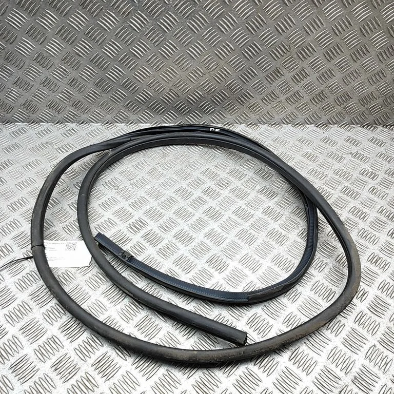 Priekšējā blīvgumija (uz durvīm) 808305SL0A