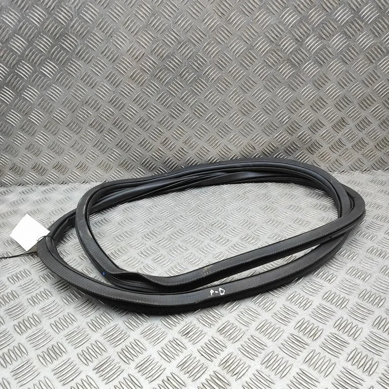 Priekšējā blīvgumija (uz durvīm) 10A867911F