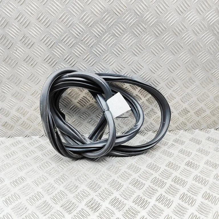 Esiukse tihend (ukse pool) KBB368911A – Mazda CX-80 (2024-)