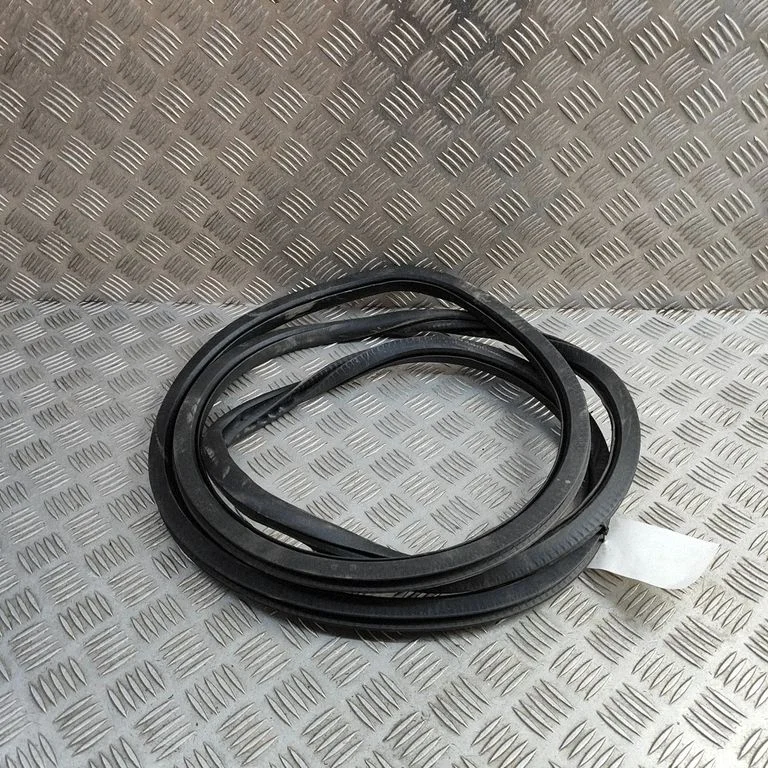 Esiukse tihend (ukse pool) A0007271300