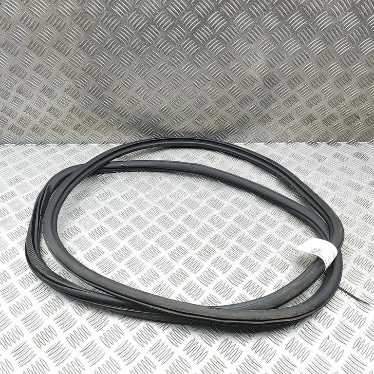 Esiukse tihend (ukse pool) 8MA831721