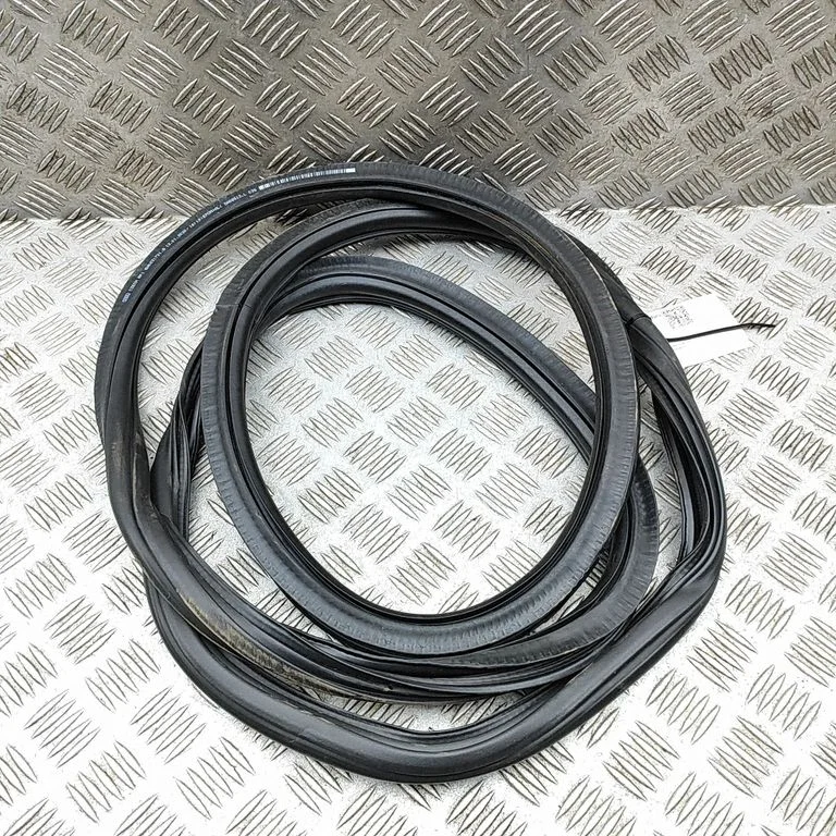 Rubber seal front door (on door) 8W0831721B