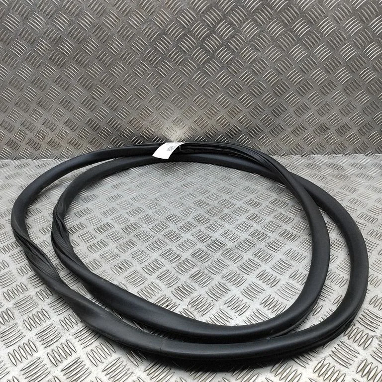 Uszczelka drzwi przednich (na drzwiach) – Opel Vivaro (2019-)