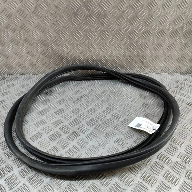 Esiukse tihend (ukse pool) KB7W68911C – Mazda CX-5 II (2017-2025)