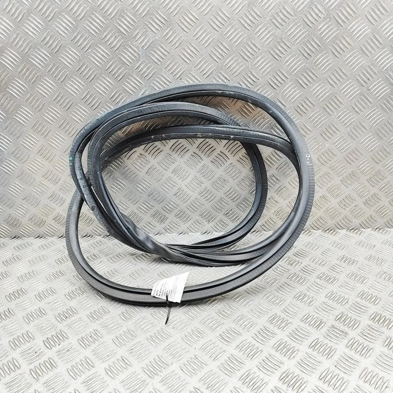 Esiukse tihend (ukse pool) 23255372 – Cadillac Escalade IV (2014-2020)