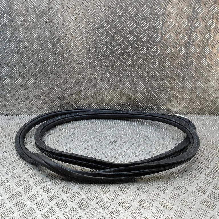 Priekšējā blīvgumija (uz durvīm) 8491416
