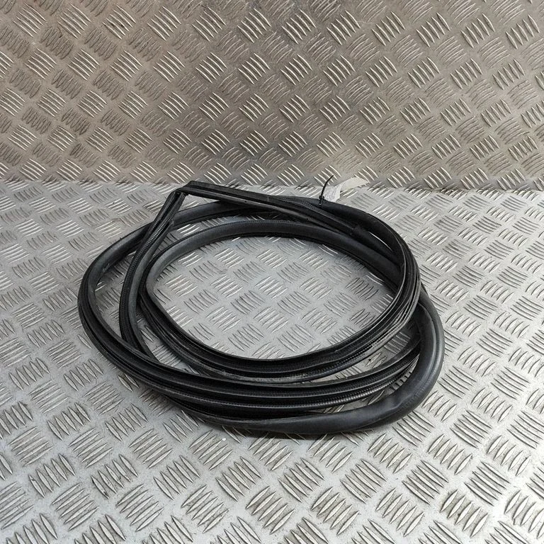 Priekšējā blīvgumija (uz durvīm) 67861K2010