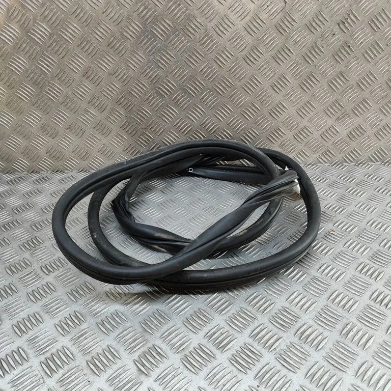 Rubber seal front door (on door) 82120KL000